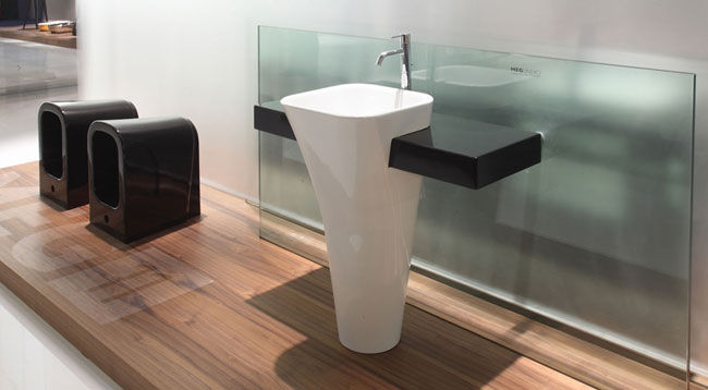 Lavabo monolite con mensola, collezione Meg11
