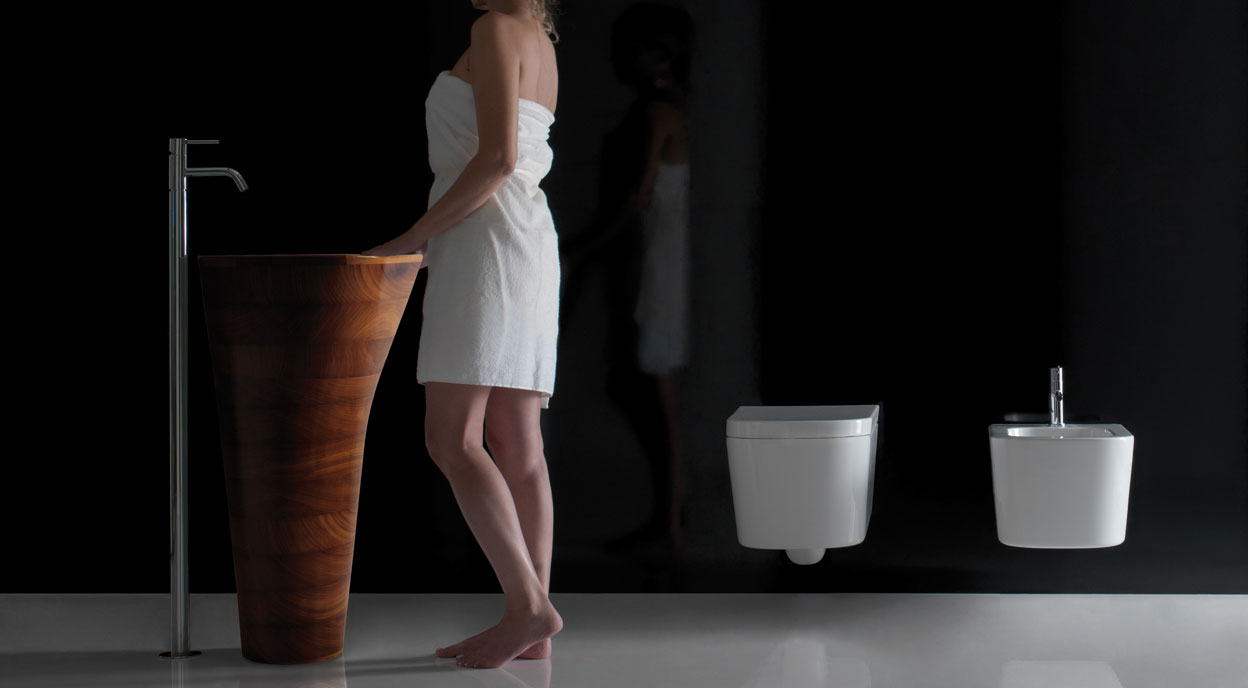 Arredare il bagno con i sanitari Ceramica Galassia: scelta di stile e design. Lavabi d'arredo, lavabi colorati, lavabi d'appoggio. Una linea di arredo bagno per realizzazioni dal design unico per un bagno unico.
